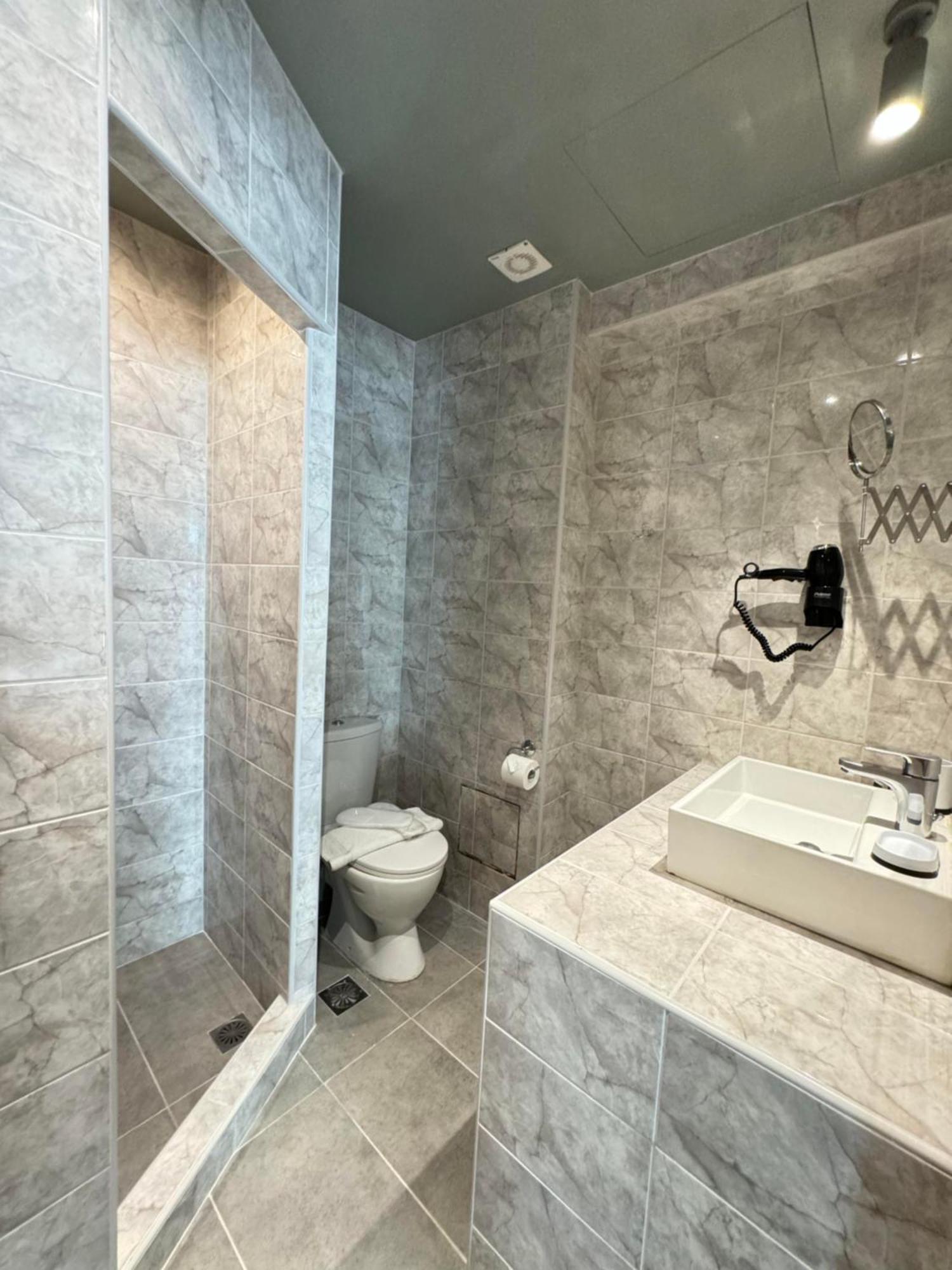 Lotus Center Apartment Athens Ngoại thất bức ảnh